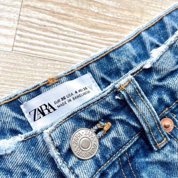 Zara High Waist Distressed Denim Shorts |‎ Size 4 - Picture 2 of 7